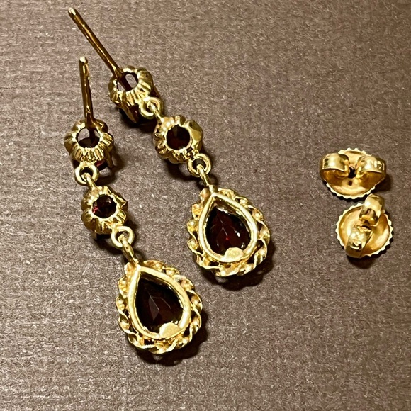 Elegant 14K Yellow Gold Garnet Stud Drop Earrings - Picture 4 of 9